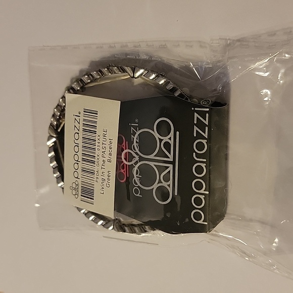 Living In The PASTURE Green Bracelet Western Fashion Jewelry Paparazzi - Picture 3 of 4